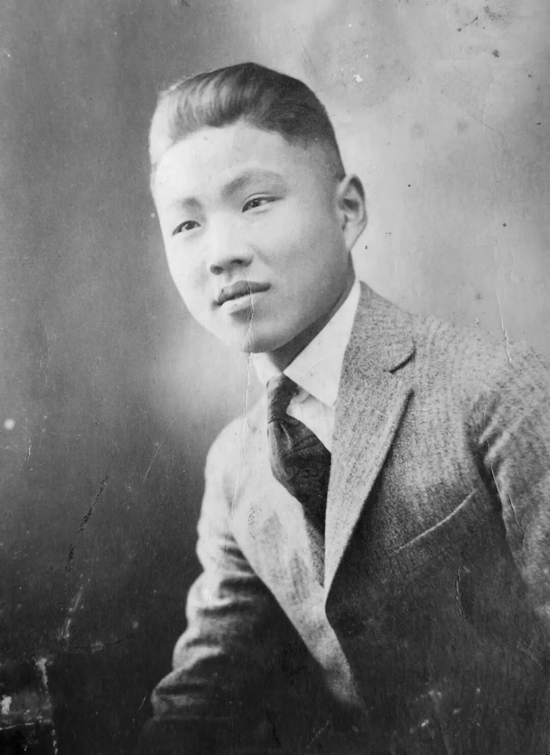 吴亮平.jpg